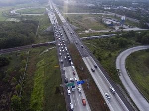 Tol Cipali Menuju Jakarta Kembali Dibuka untuk 2 Arah Tol Cipali Menuju Jakarta Kembali Dibuka untuk 2 Arah