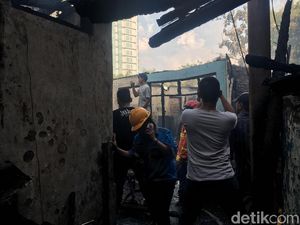 Kebakaran di Cempaka Putih Hanguskan 8 Rumah