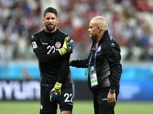 Kiper Tunisia: Dulu Pura-Pura Cedera, Kini Cedera Betulan Kiper Tunisia: Dulu Pura-Pura Cedera, Kini Cedera Betulan