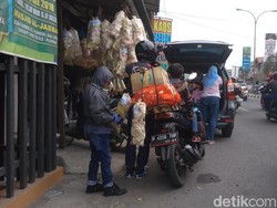 Mudik Lebaran, Toko Oleh-oleh Khas Cirebon Kebanjiran Pengunjung