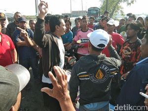 Tagih Air PDAM, Warga Surabaya Blokir Tempat Pembuangan Sampah