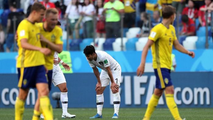 Timnas Swedia menang 1-0 atas Korea Selatan berkat gol penalti Andreas Granqvist. (Foto: Ivan Alvarado/Reuters) Timnas Swedia menang 1-0 atas Korea Selatan berkat gol penalti Andreas Granqvist. (Foto: Ivan Alvarado/Reuters)