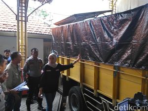Cuaca Buruk, Kiriman Logistik Pilgub ke Masalembu dan Bawean Tertunda