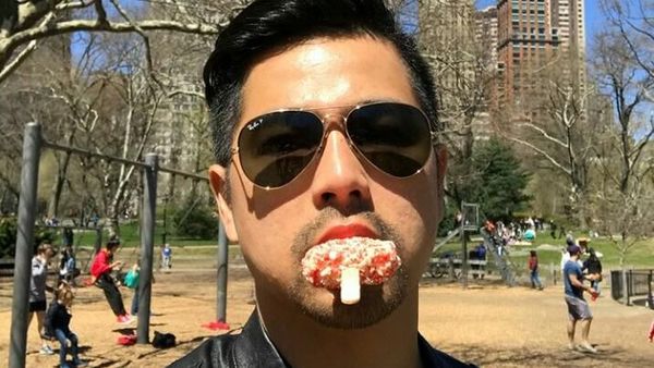 Begini Serunya Pose Erick Bana Iskandar, Kakak Jessica Iskandar Saat Kulineran