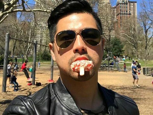Begini Serunya Pose Erick Bana Iskandar, Kakak Jessica Iskandar Saat Kulineran