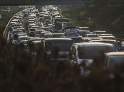 Urai Kepadatan Pemudik, One Way di Tol Cikampek Diperpanjang