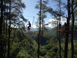 Wisata Sepeda Terbang ala Sulawesi Selatan
