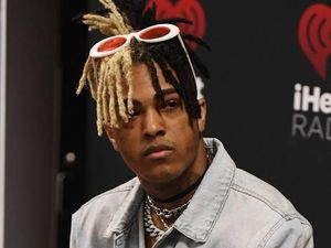 Netizen Nyinyirin Foto Millendaru Berbikini, Rapper XXXTentacion Ditembak