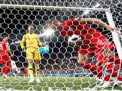 Tunisia sempat menyamakan kedudukan 1-1 di menit ke-35 lewat penalti Ferjani Sassi. REUTERS/Jorge Silva.