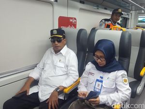 Naik Kereta, Menhub Cek Arus Balik Lebaran ke Bandara Soetta