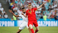 Kevin De Bruyne kesulitan mengalirkan bola ke penyerang. Satu operan suksesnya ke Romelu Lukaku yang pertama terjadi di menit ke-49. (Foto: Francois Lenoir/Reuters)