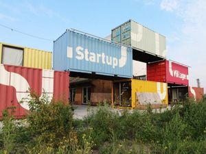 Keren! Deretan Kontainer Bekas Disulap Jadi Area Perkantoran