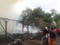 3 Rumah dan 1 Toko Ludes di Bojonegoro Dilalap Si Jago Merah