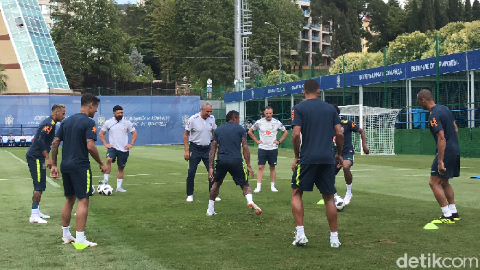 Suasana latihan timnas Brasil. (Foto: Mohamad Resha Pratama/DetikSport) Suasana latihan timnas Brasil. (Foto: Mohamad Resha Pratama/DetikSport)