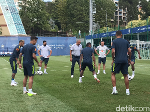 Mengintip Latihan Timnas Brasil, Neymar Tertatih-tatih