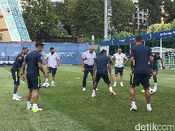 Mengintip Latihan Timnas Brasil, Neymar Tertatih-tatih