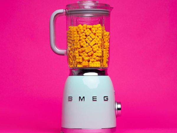 Visual Artist Ini Buat Pop Art Dengan Padukan Makanan dan Lego