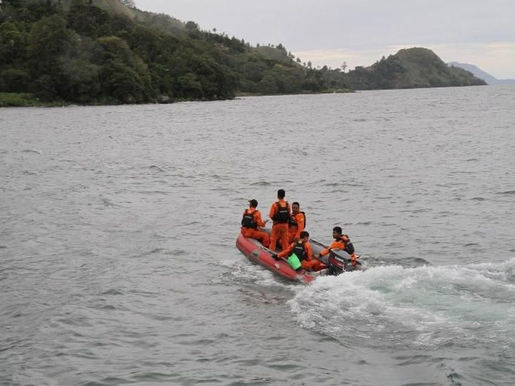 Pencarian KM Sinar Bangun, Basarnas Analisis Objek di Danau Toba Pencarian KM Sinar Bangun, Basarnas Analisis Objek di Danau Toba