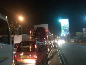 Imbas Tol Cikampek One Way, MM Bekasi ke Tambun Macet Parah Imbas Tol Cikampek One Way, MM Bekasi ke Tambun Macet Parah