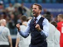 Pelatih Timnas Inggris Gareth Southgate ikut berselebrasi. REUTERS/Sergio Perez.
