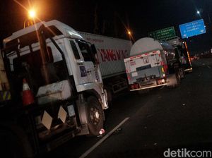 Kemacetan Mengular Arah Masuk Tol Cikampek