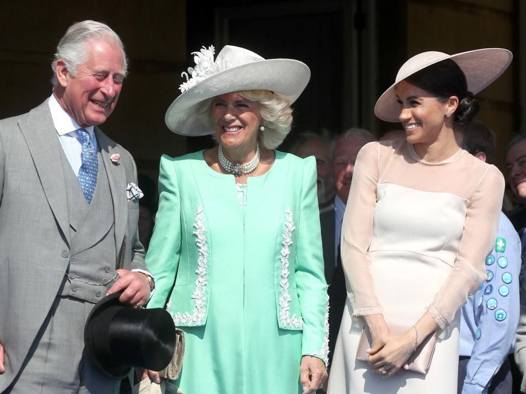 Sorry Kate & Meghan! Pangeran Charles Lebih Dekat dengan Wanita Ini Sorry Kate & Meghan! Pangeran Charles Lebih Dekat dengan Wanita Ini