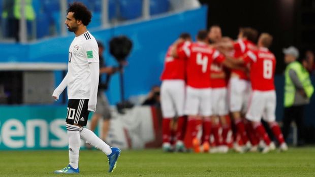 Minim mendapat dukungan, Mohamed Salah tidak banyak berperan dalam laga melawan Rusia.