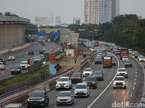 Pagi Ini Jasa Marga Berlakukan Contraflow di KM 29-61 Tol Cikampek Pagi Ini Jasa Marga Berlakukan Contraflow di KM 29-61 Tol Cikampek