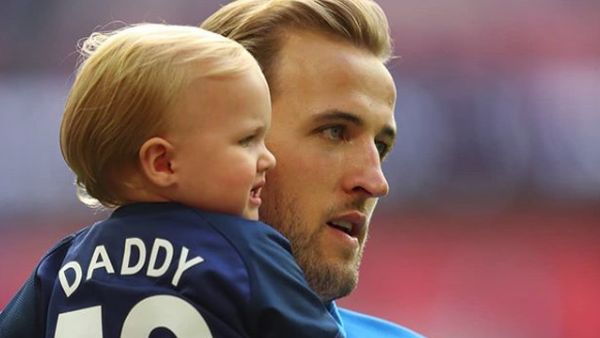 So Sweet! Potret Kapten Inggris Harry Kane Bersama Putri Kecilnya