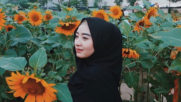 Foto: Hijabers Cantik yang Sukses Punya 3 Bisnis Kecantikan di Usia 23