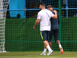 Efek Dihabisi Pemain Swiss, Neymar Tertatih Tinggalkan Latihan