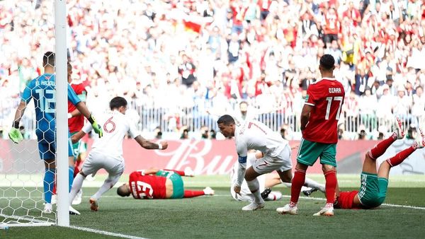 Kepala Ronaldo Singkirkan Maroko