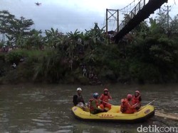 Menolak Diobati, Pria Depresi Nekat Terjun ke Sungai Ciwulan