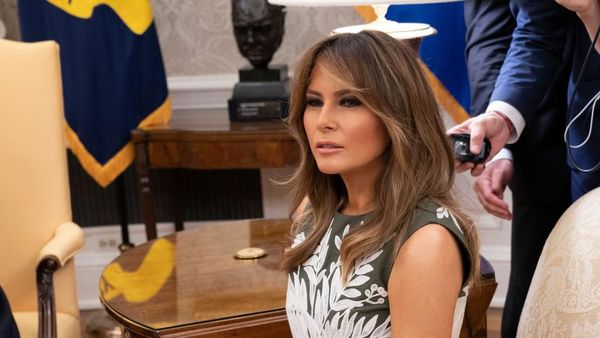 8 Gaya Melania Trump yang Jadi Kontroversi, Jaket Hingga High Heels