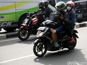 Pemudik Motor Arus Balik Masuki Kalimalang