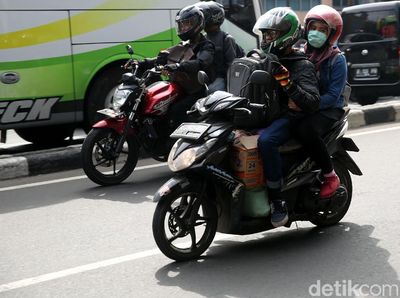 Pemudik Motor Arus Balik Masuki Kalimalang