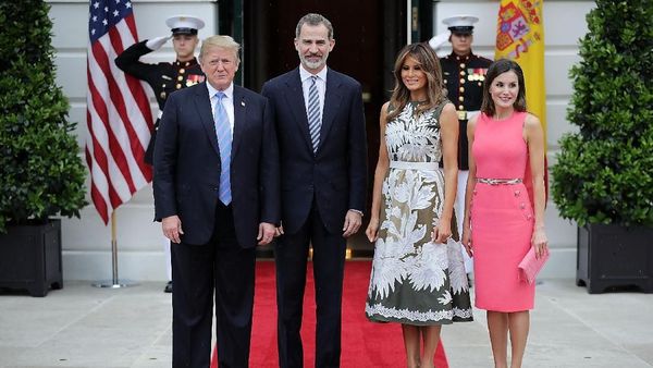 Foto: Adu Gaya Melania Trump vs Ratu Letizia di Gedung Putih