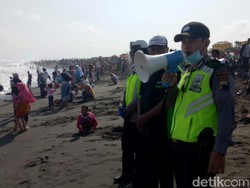 Puluhan Wisatawan Tersengat Ubur-ubur di Pantai Purworejo