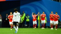 Pantas kalau Salah kecewa. Mesir kini hampir dipastikan tersingkir dari Piala Dunia 2018. (Foto: Dylan Martinez/Reuters)