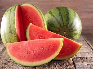 5 Buah Segar Kaya Nutrisi yang Cocok Dikonsumsi Saat Cuaca Terik