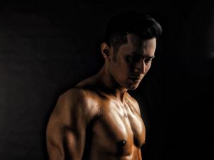 Mau Tubuh Sekeren Aktor Drama Kolosal Afdhal Yusman? Ini Latihannya