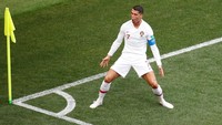 Usai mencetak gol, Ronaldo langsung melakukan selebrasinya yang khas. REUTERS/Christian Hartmann.