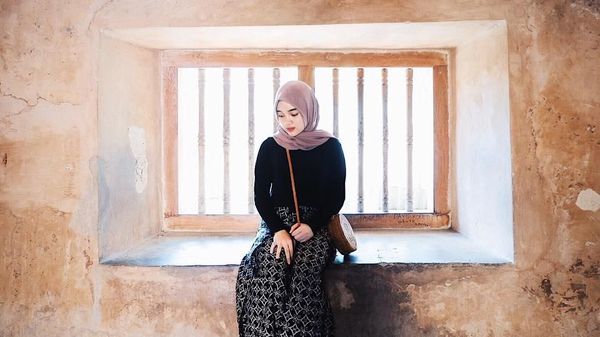 Liburannya Diandra Marsha, Keponakan Maia Estianty yang Baru Berhijab