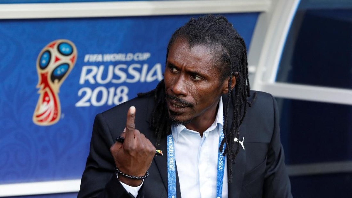 Aliou Cisse, pelatih nyentrik Timnas Senegal (REUTERS/Grigory Dukor)