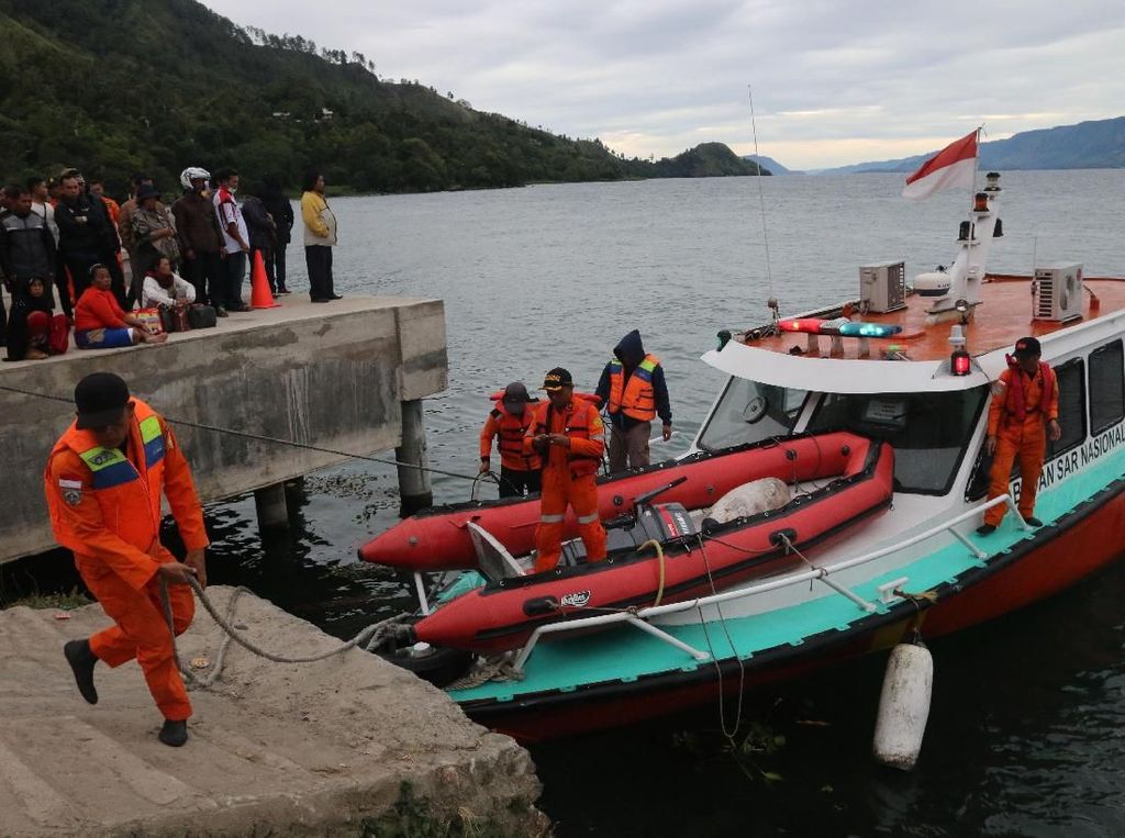 Area Pencarian Korban KM Sinar Bangun di Danau Toba Diperluas Area Pencarian Korban KM Sinar Bangun di Danau Toba Diperluas