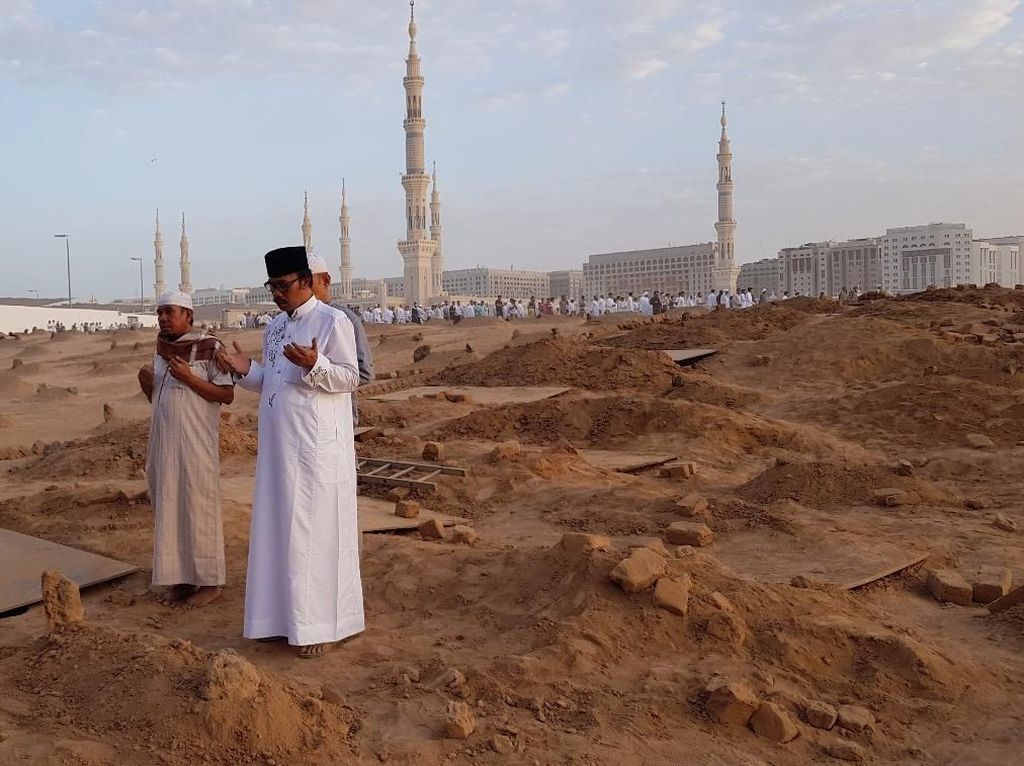 3 WNI yang Tewas di Arab Saudi Dimakamkan Dekat Masjid Nabawi 3 WNI yang Tewas di Arab Saudi Dimakamkan Dekat Masjid Nabawi