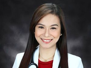 Netizen Bercanda Ingin Sakit Setelah Lihat Foto Dokter Ini Netizen Bercanda Ingin Sakit Setelah Lihat Foto Dokter Ini