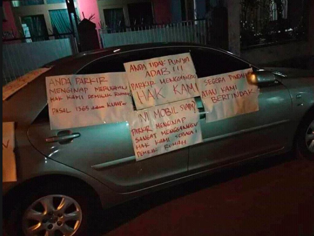 Parkir Sembarangan, Mobil Jadi Sasaran Kekesalan Warga Parkir Sembarangan, Mobil Jadi Sasaran Kekesalan Warga