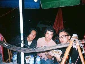 Mengintip Pose Keren Jefri Nichol Ketika Sedang Menikmati Makanan