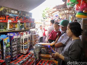 Hari Terakhir Libur Lebaran, Pasar Gembrong Diserbu Pembeli